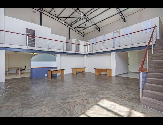 365M² SHOWROOM TO LET IN MALL INTERCHANGE